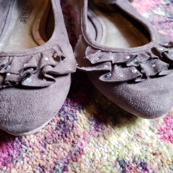 Seychelles faux suede ruffle flat size 4 and 12 - Picture 7 of 8